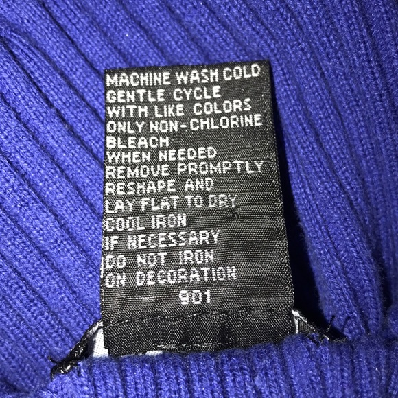 🌻 RQT Ribbed Sweater w/ Metal Embellishments - Picture 7 of 7